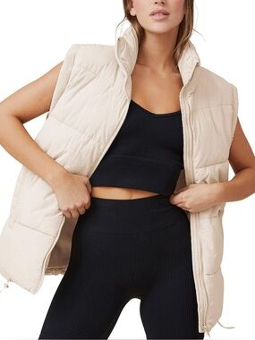 NWOT - Athlisan Sleeveless Zip Up Puffer Vest in Apricot - Size L
